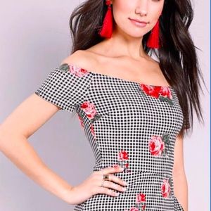 Size Large / black and white checked dress Papaya